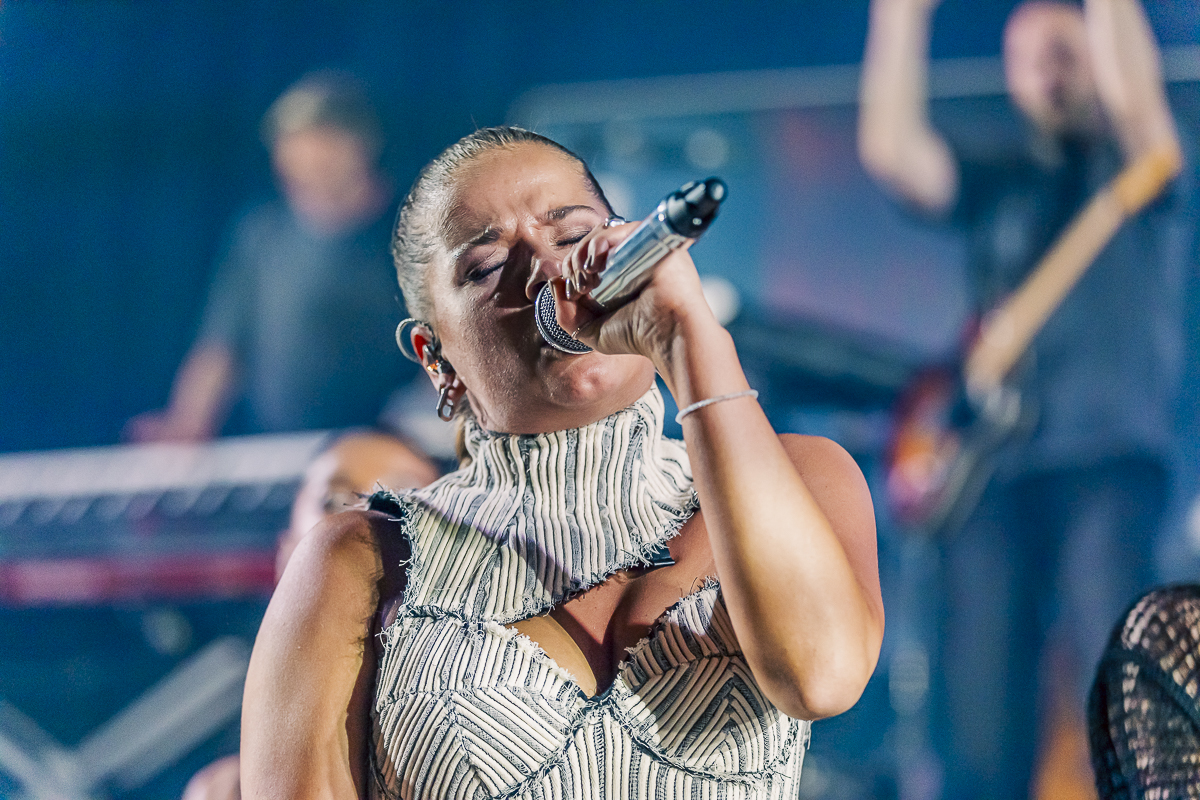 Laura Tesoro @ Ancienne Belgique, picture 18, photographed by Peter Smet - FrontView Magazine