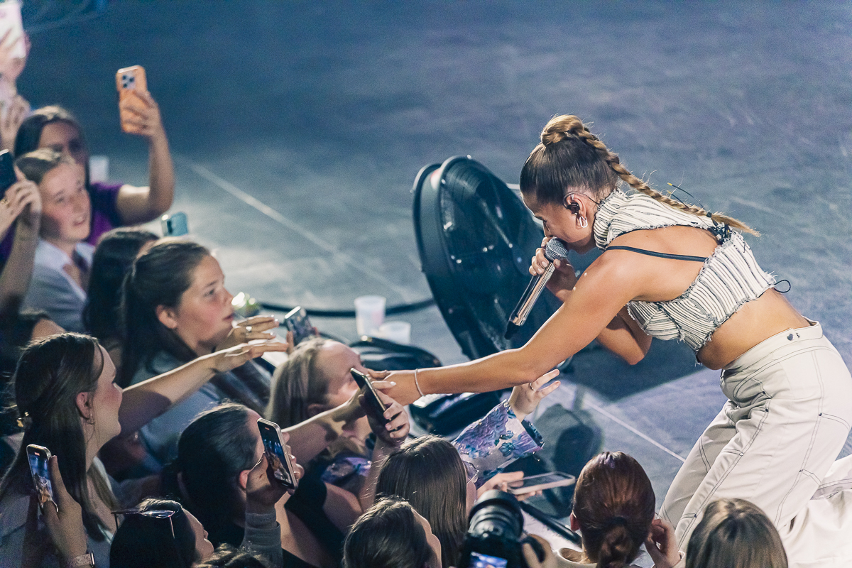 Laura Tesoro @ Ancienne Belgique, picture 20, photographed by Peter Smet - FrontView Magazine