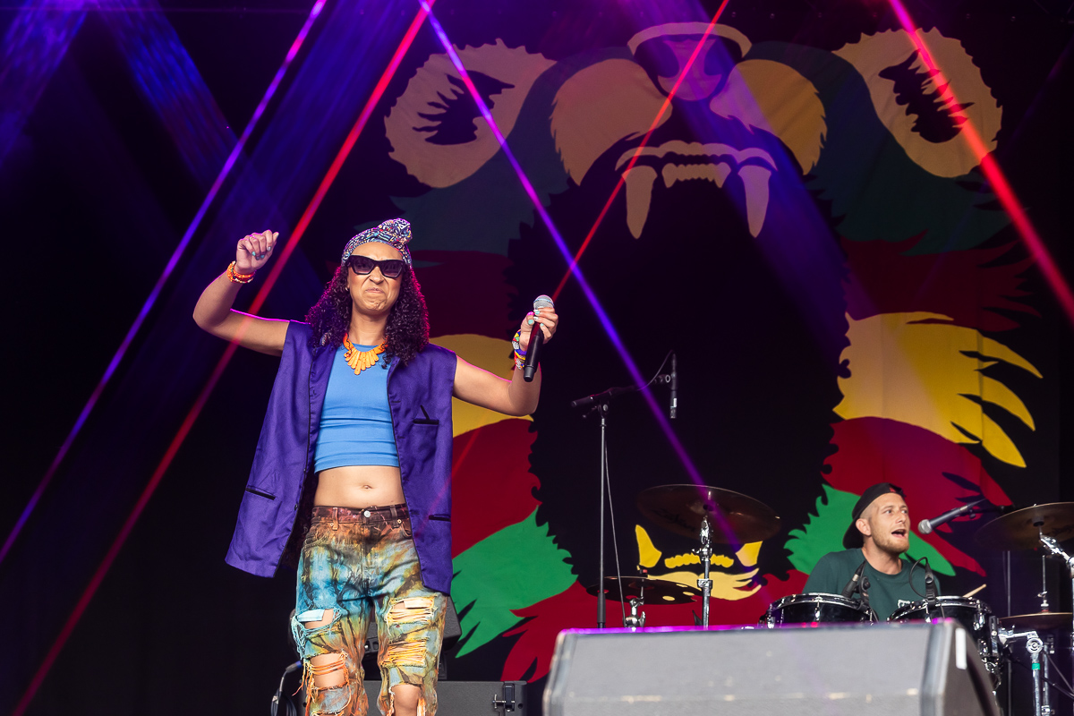 Shniece McMenamin & Run Come Down @ Antwerp Reggae Festival 2025, picture 5, photographed by Marc Verdonck - FrontView Magazine