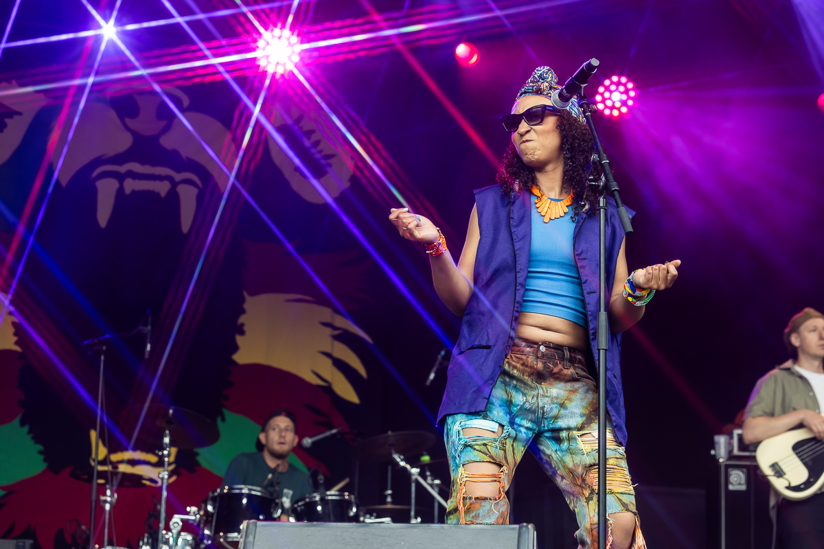 Shniece McMenamin & Run Come Down @ Antwerp Reggae Festival 2025, picture 6, photographed by Marc Verdonck - FrontView Magazine