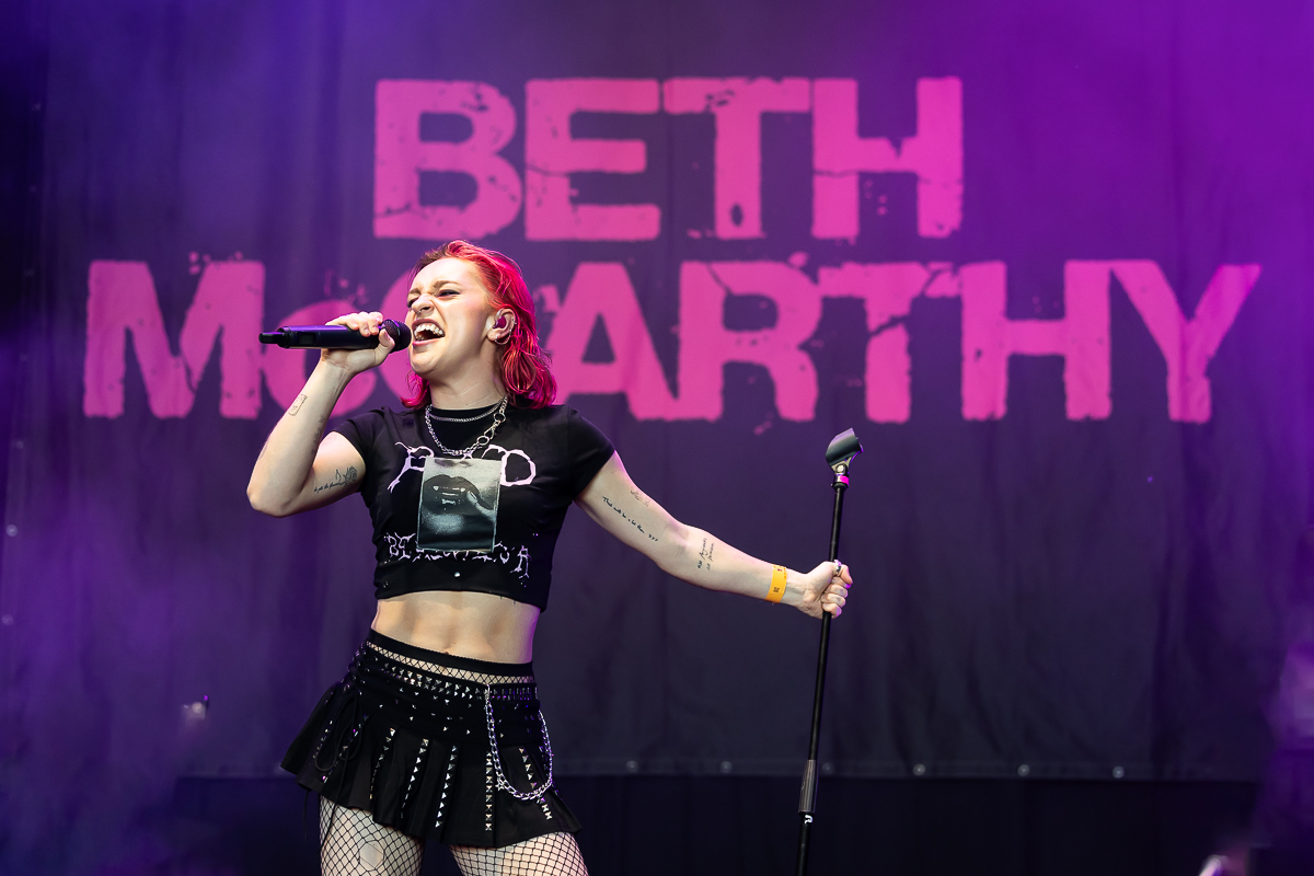 Beth McCarthy @ Vestrock 2025, picture 1, photographed by Marc Verdonck - FrontView Magazine