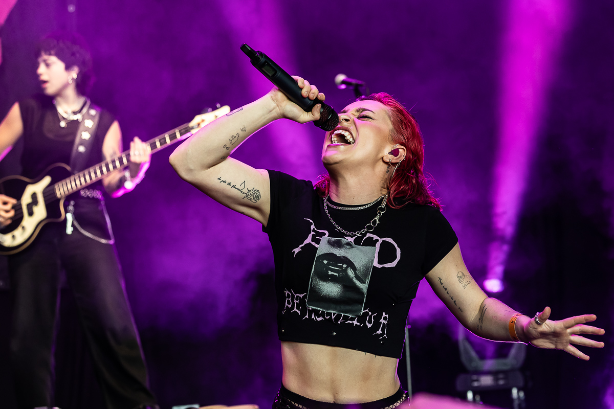 Beth McCarthy @ Vestrock 2025, picture 3, photographed by Marc Verdonck - FrontView Magazine