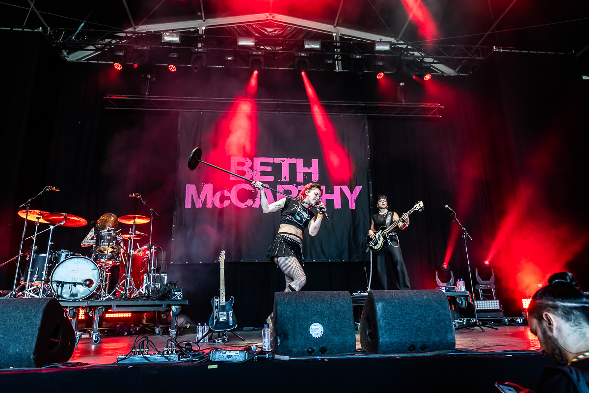 Beth McCarthy @ Vestrock 2025, picture 32, photographed by Marc Verdonck - FrontView Magazine