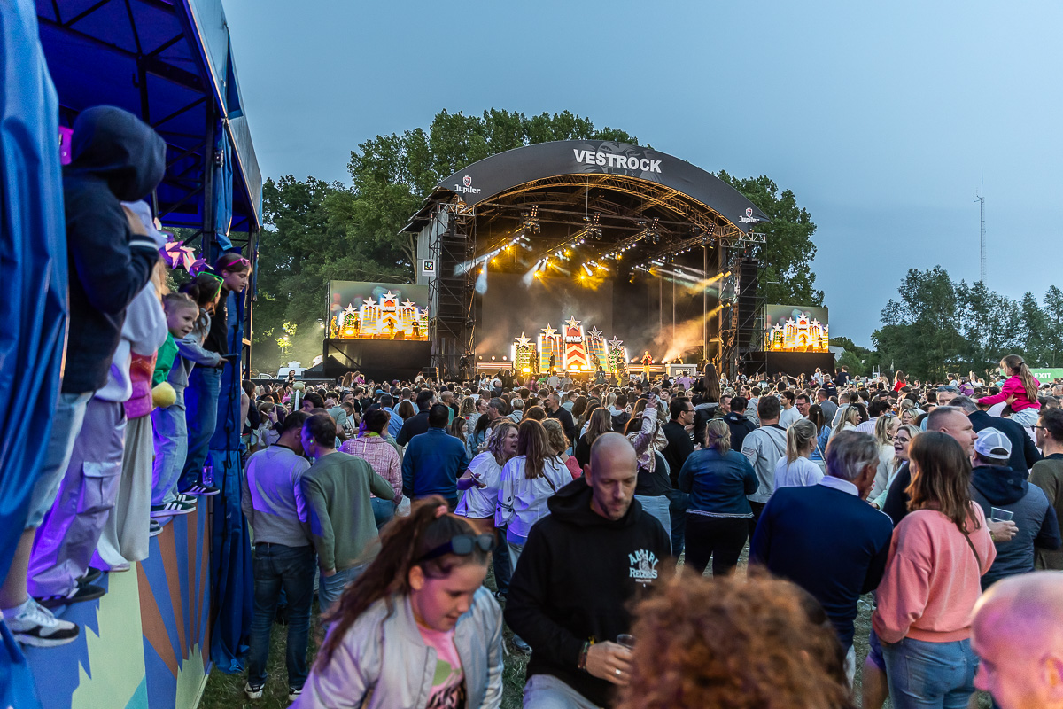 Bankzitters @ Vestrock 2025, picture 30, photographed by Marc Verdonck - FrontView Magazine