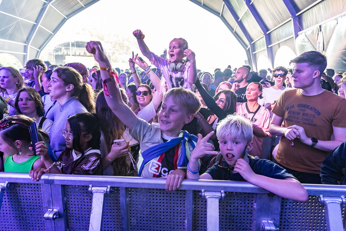 DIKKE BAAP @ Vestrock 2025, picture 7, photographed by Marc Verdonck - FrontView Magazine
