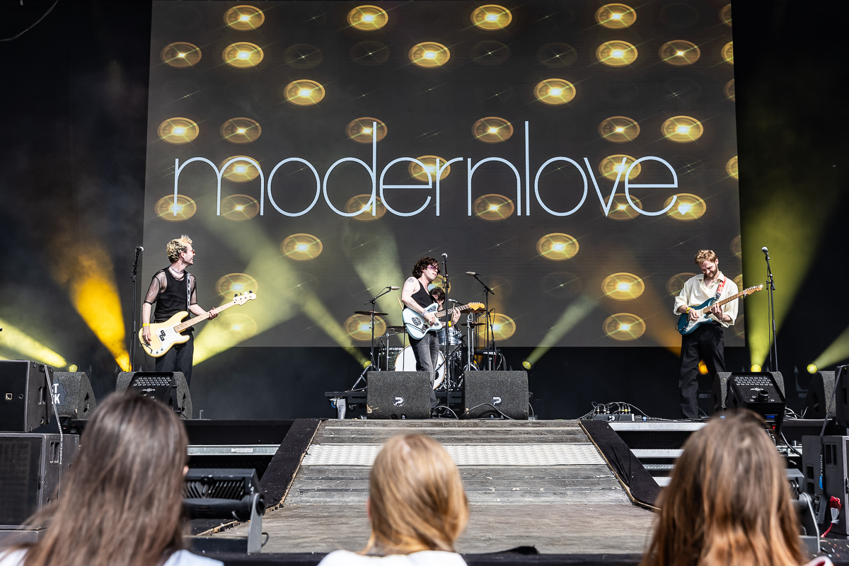 modernlove @ Vestrock 2025, picture 6, photographed by Marc Verdonck - FrontView Magazine