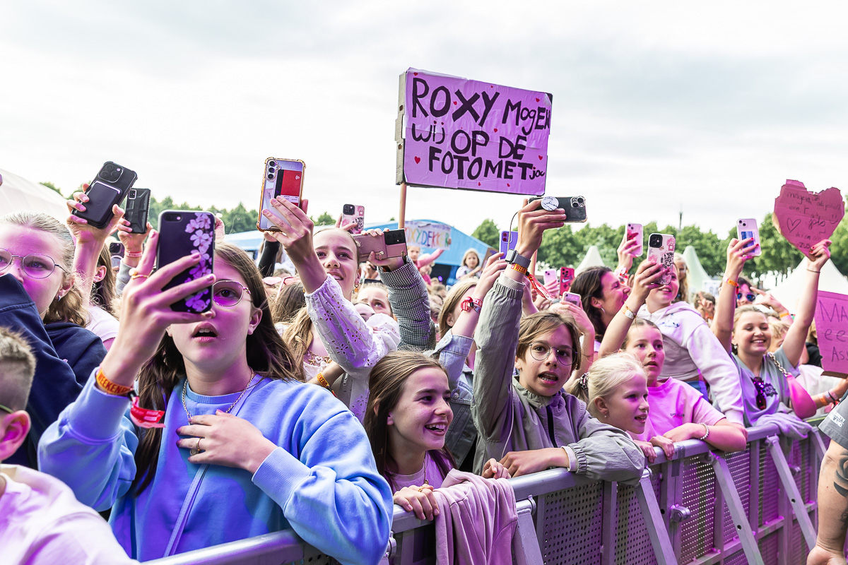 Roxy Dekker @ Vestrock 2025, picture 3, photographed by Marc Verdonck - FrontView Magazine