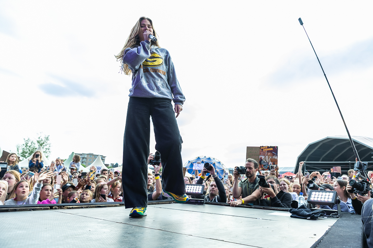 Roxy Dekker @ Vestrock 2025, picture 4, photographed by Marc Verdonck - FrontView Magazine