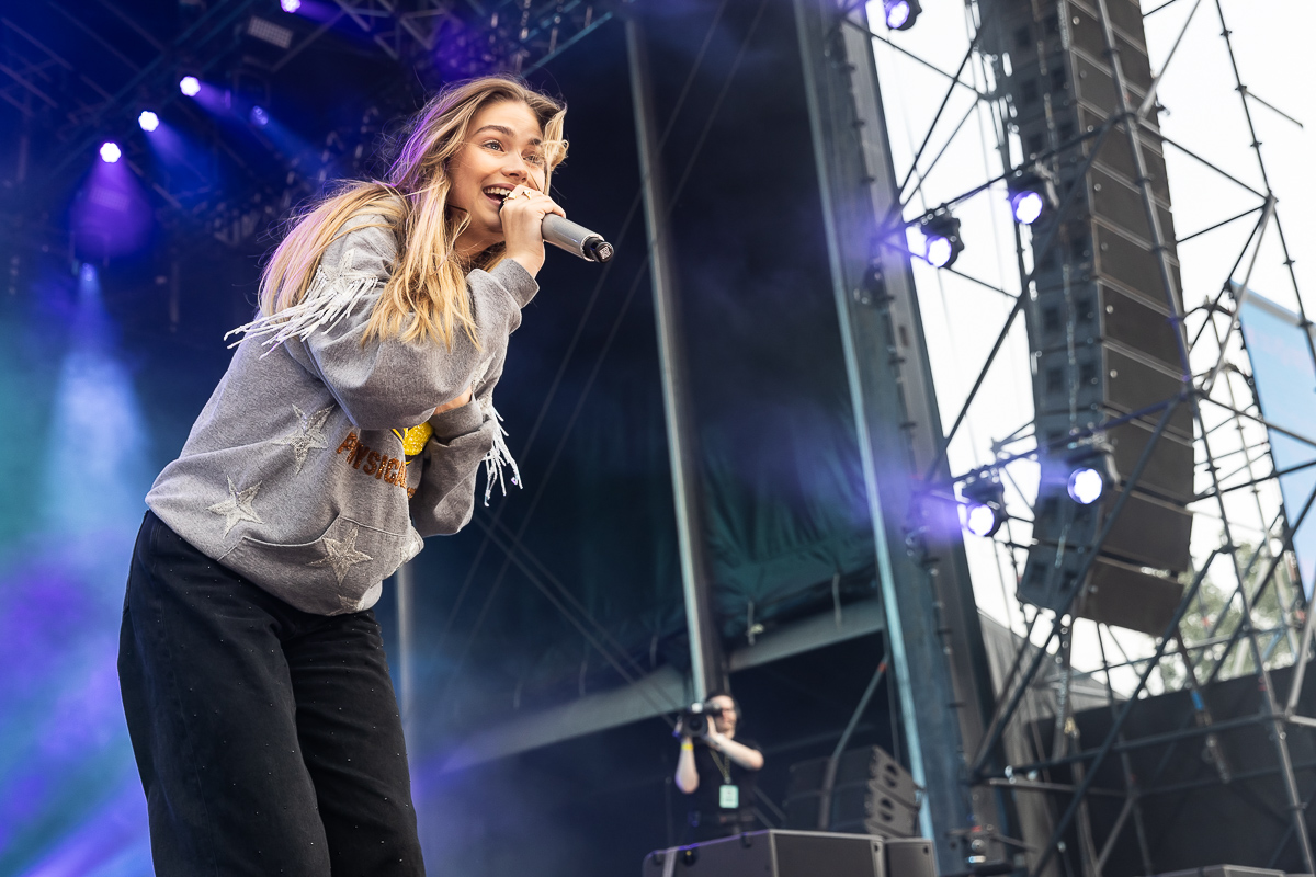 Roxy Dekker @ Vestrock 2025, picture 12, photographed by Marc Verdonck - FrontView Magazine