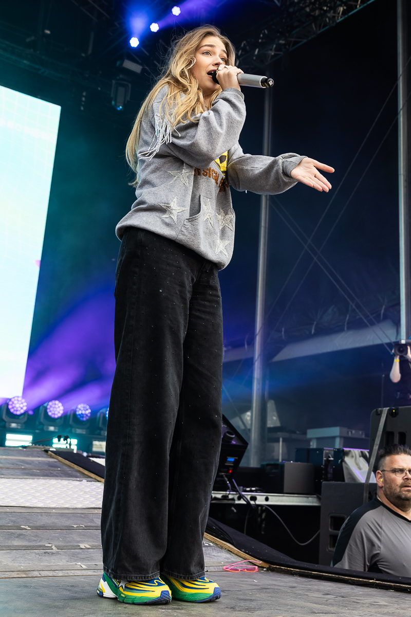 Roxy Dekker @ Vestrock 2025, picture 13, photographed by Marc Verdonck - FrontView Magazine
