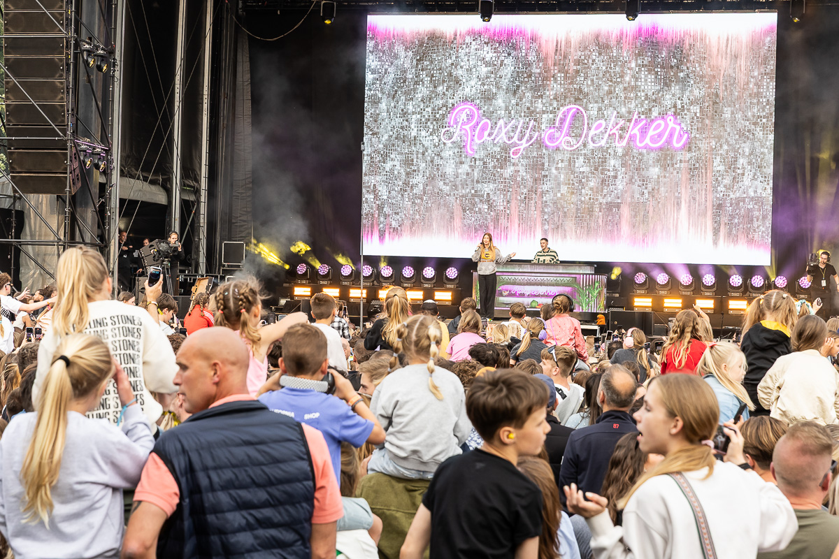 Roxy Dekker @ Vestrock 2025, picture 19, photographed by Marc Verdonck - FrontView Magazine