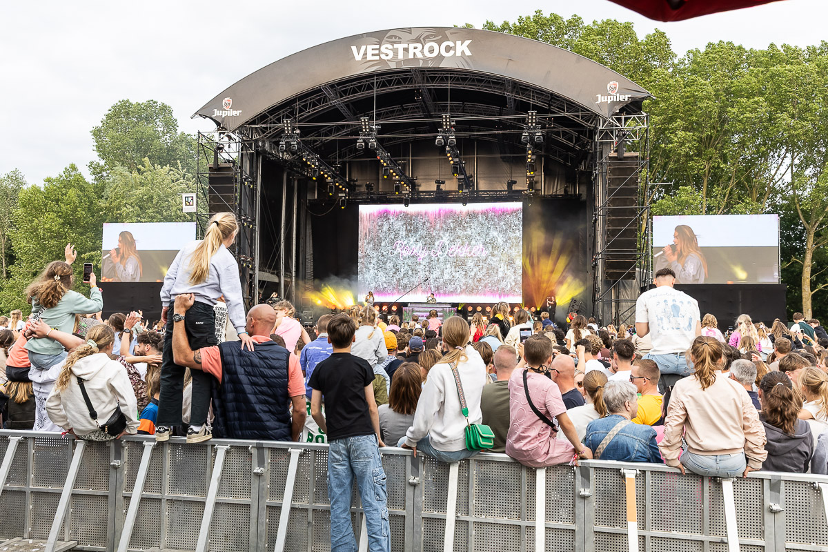 Roxy Dekker @ Vestrock 2025, picture 26, photographed by Marc Verdonck - FrontView Magazine