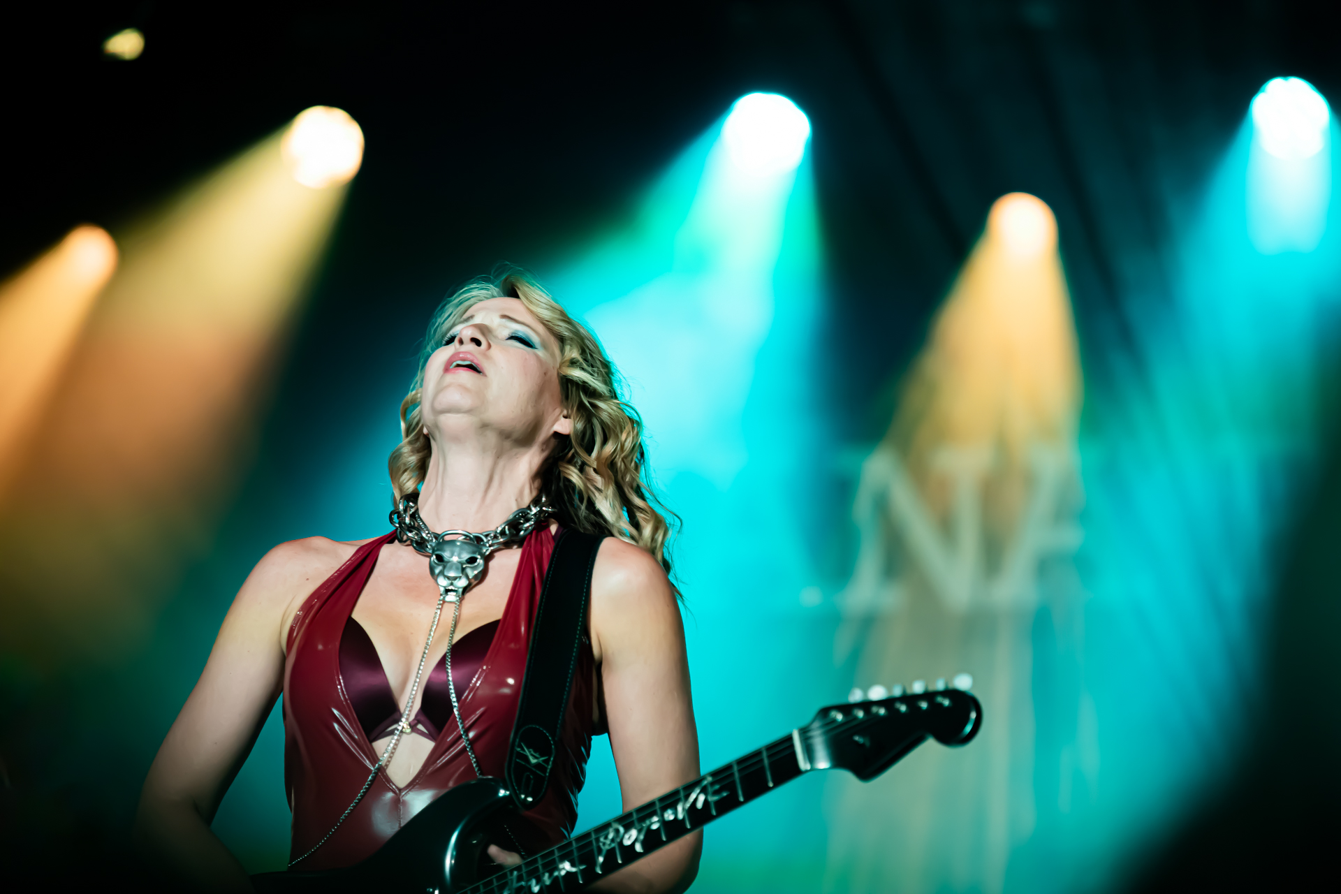 Ana Popovic @ Blues Peer, picture 9, photographed by Leen Verlinden - FrontView Magazine