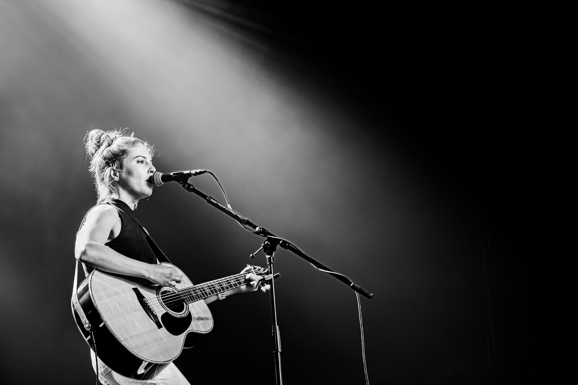 Emmy D'Arc @ Blues Peer, picture 4, photographed by Leen Verlinden - FrontView Magazine
