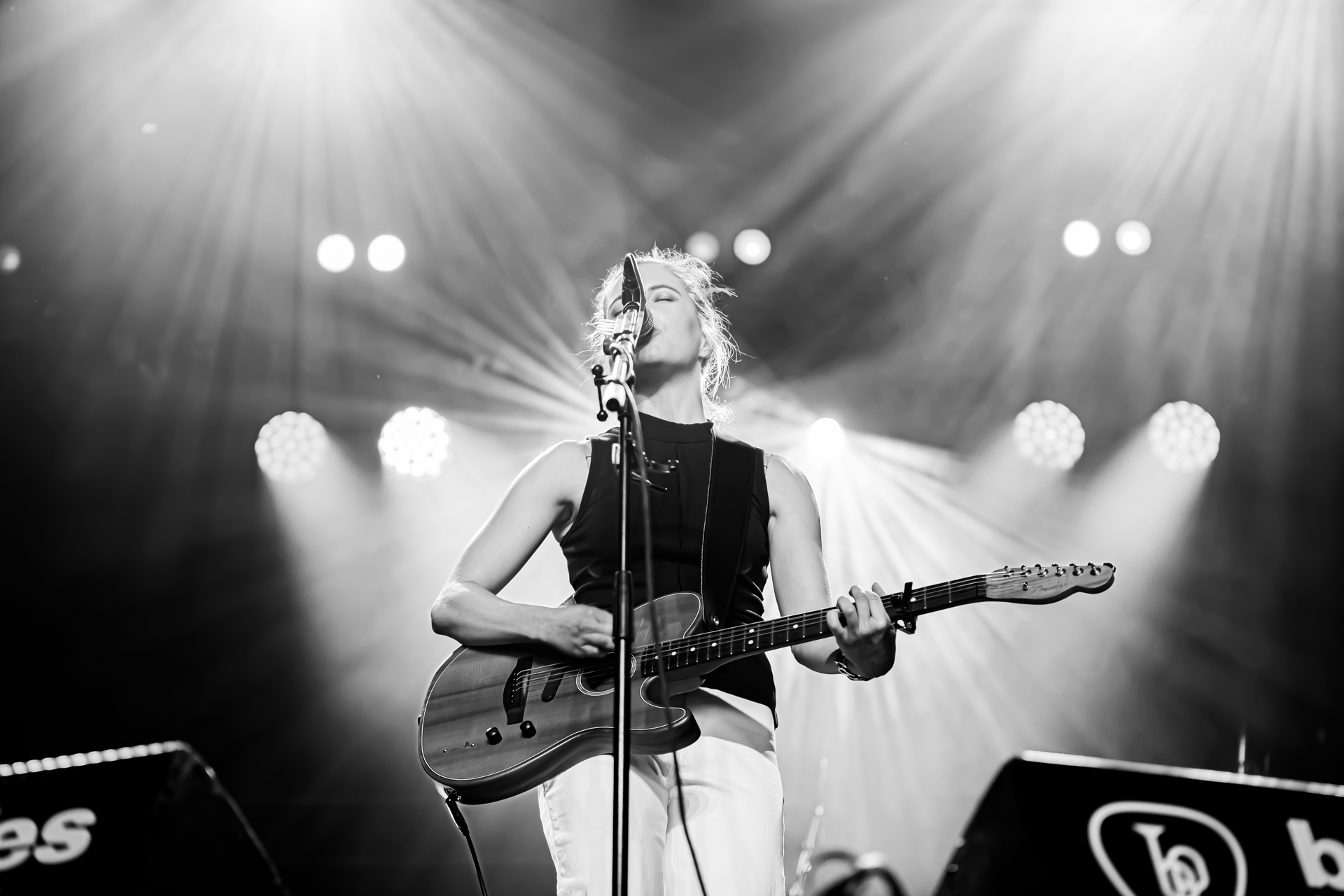 Emmy D'Arc @ Blues Peer, picture 6, photographed by Leen Verlinden - FrontView Magazine
