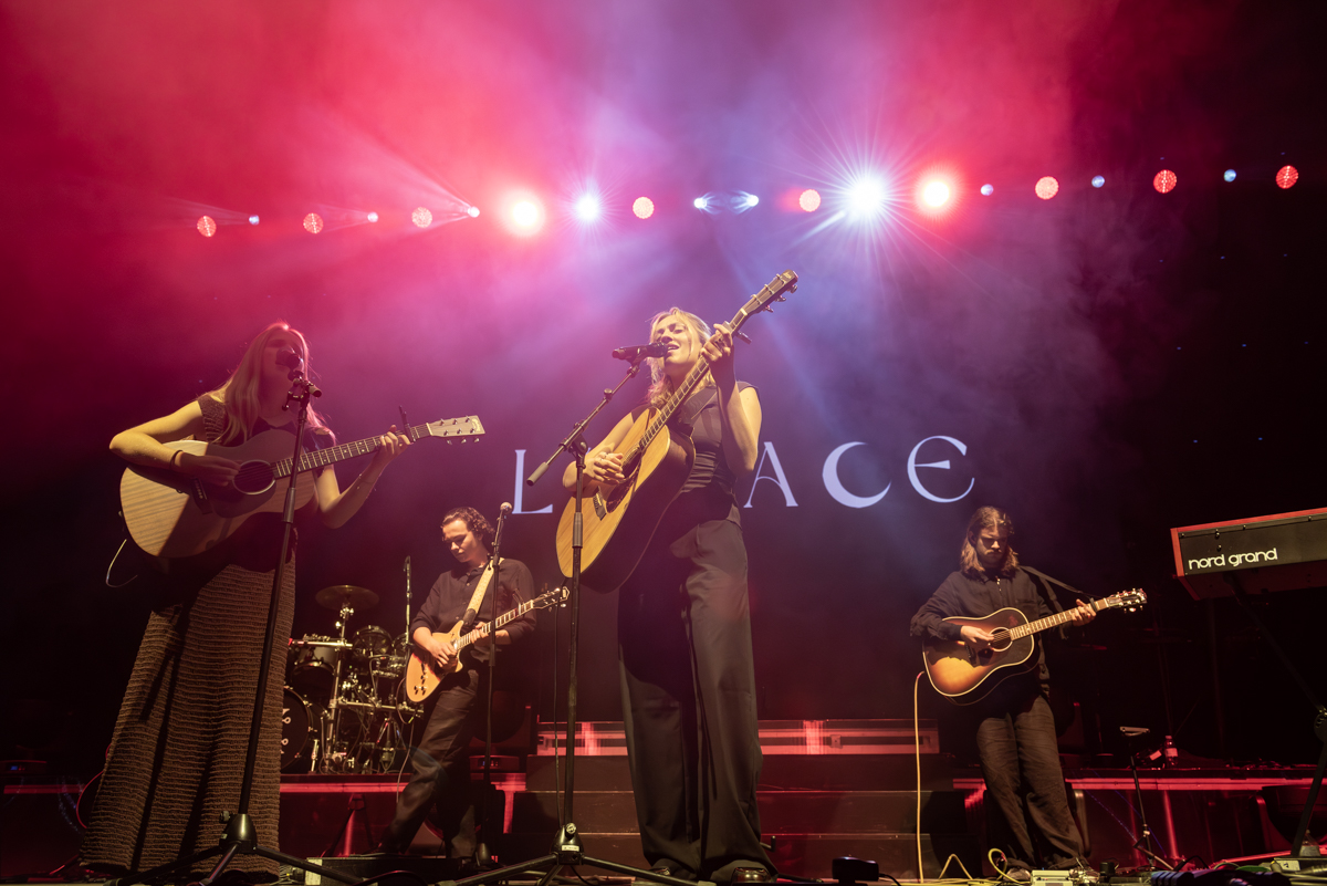 Lunace @ Sportpaleis, picture 2, photographed by Bart Janssens - FrontView Magazine
