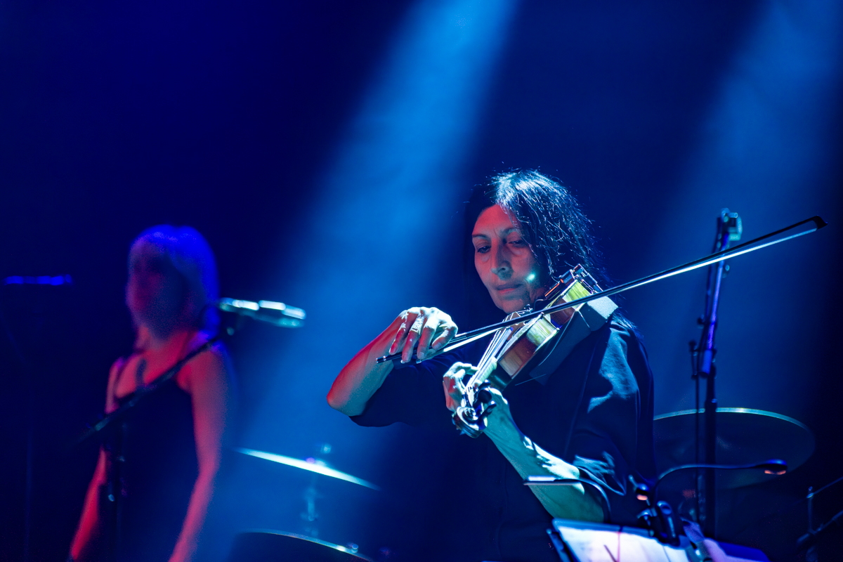 Kim Deal @ De Roma, picture 6, photographed by Bart Janssens - FrontView Magazine