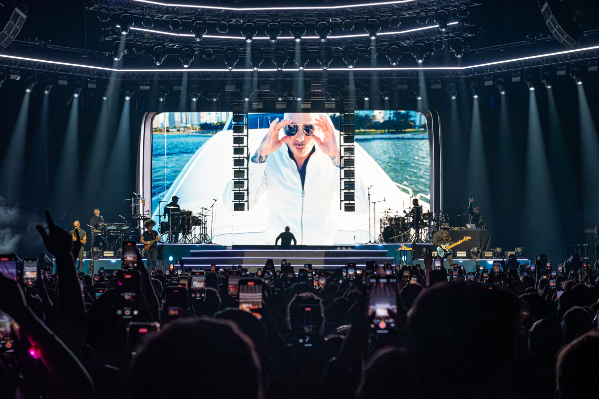 Pitbull @ Sportpaleis, picture 1, photographed by Bart Janssens - FrontView Magazine