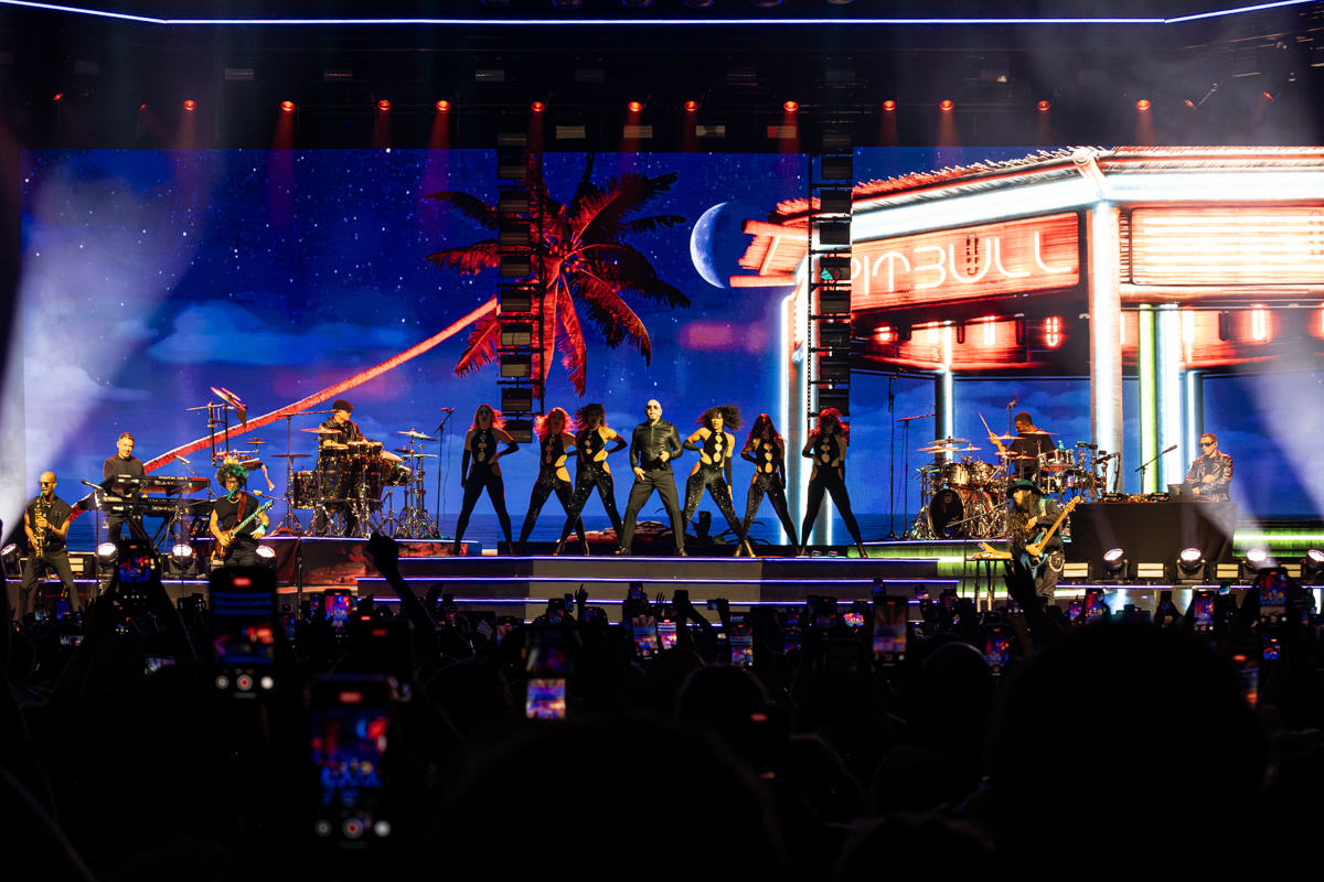 Pitbull @ Sportpaleis, picture 6, photographed by Bart Janssens - FrontView Magazine
