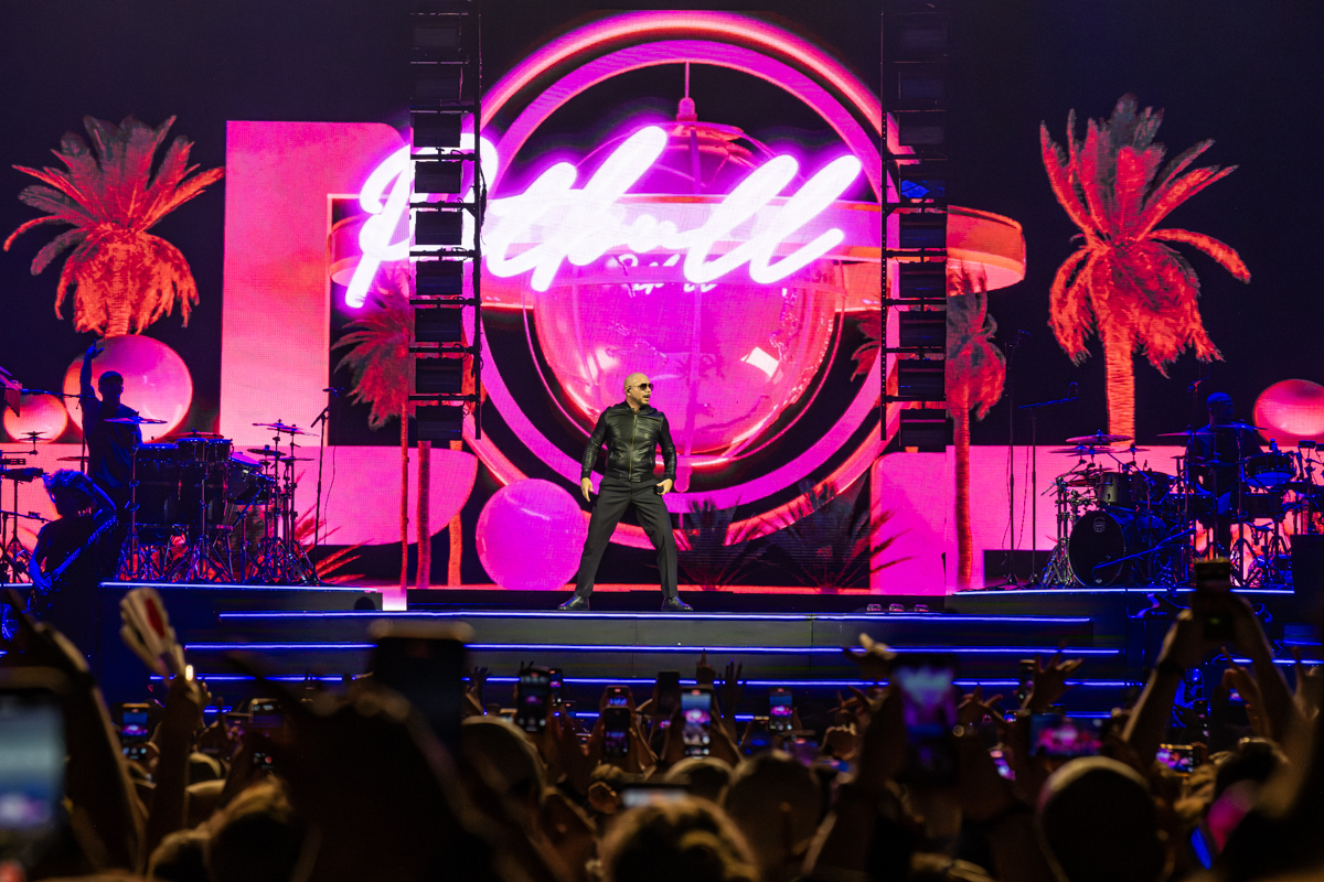 Pitbull @ Sportpaleis, picture 15, photographed by Bart Janssens - FrontView Magazine