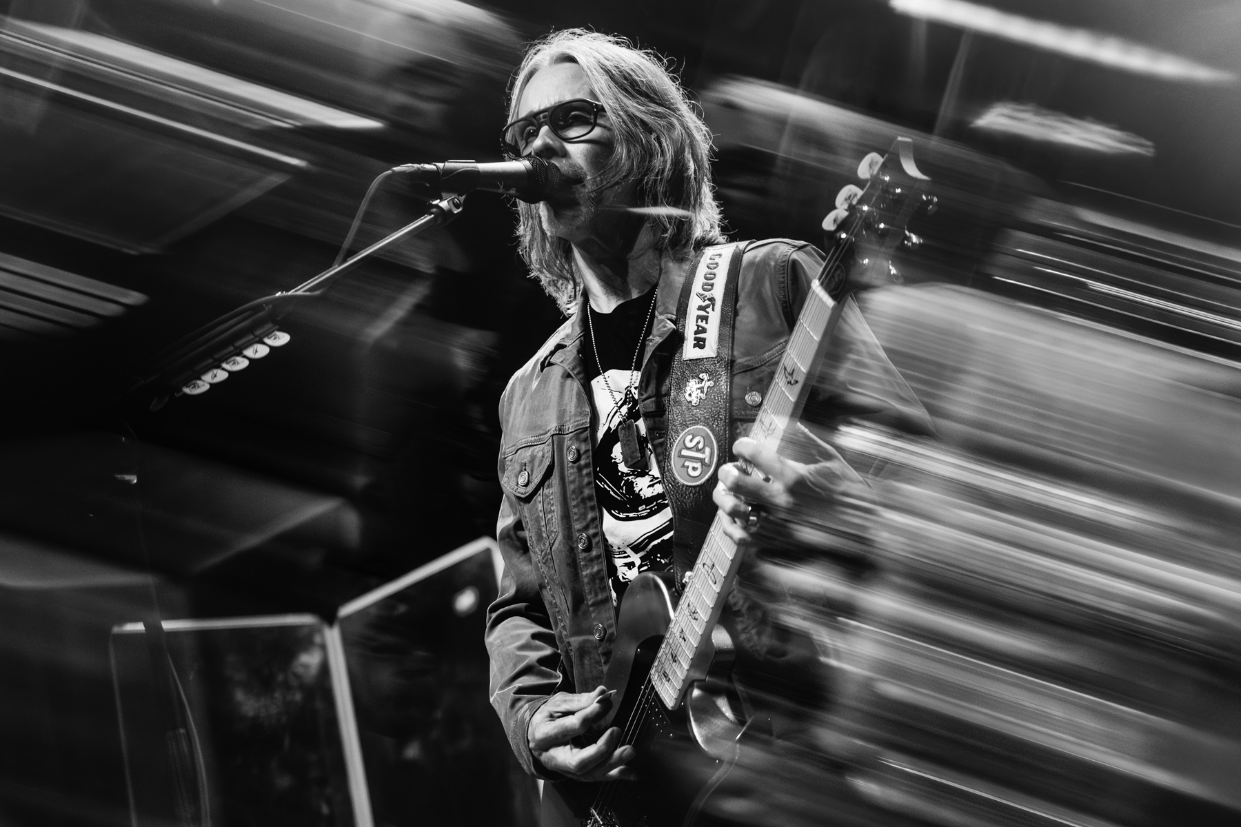 Myles Kennedy @ Effenaar, picture 4, photographed by Dorien Goetschalckx - FrontView Magazine