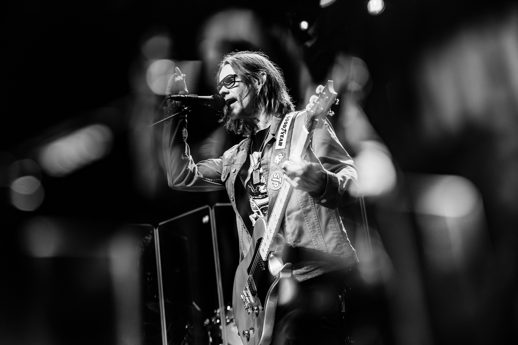Myles Kennedy @ Effenaar, picture 8, photographed by Dorien Goetschalckx - FrontView Magazine
