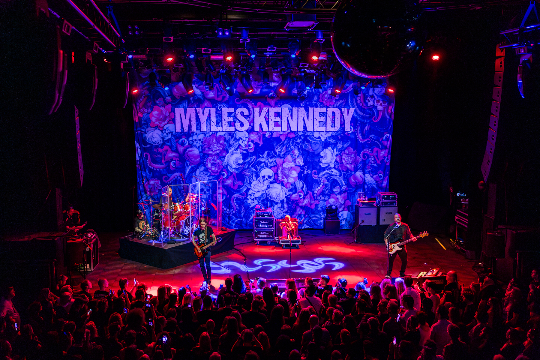 Myles Kennedy @ Effenaar, picture 16, photographed by Dorien Goetschalckx - FrontView Magazine