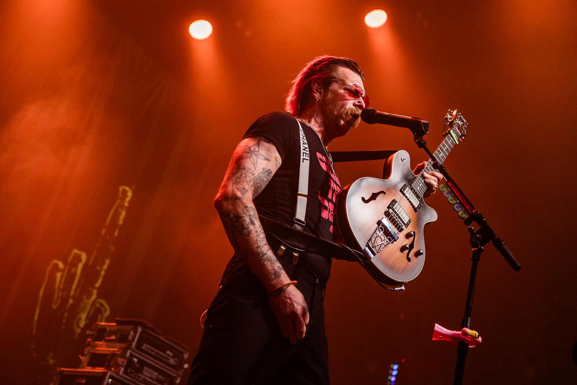 Eagles Of Death Metal @ 013, picture 9, photographed by Jürgen Bruynooghe - FrontView Magazine