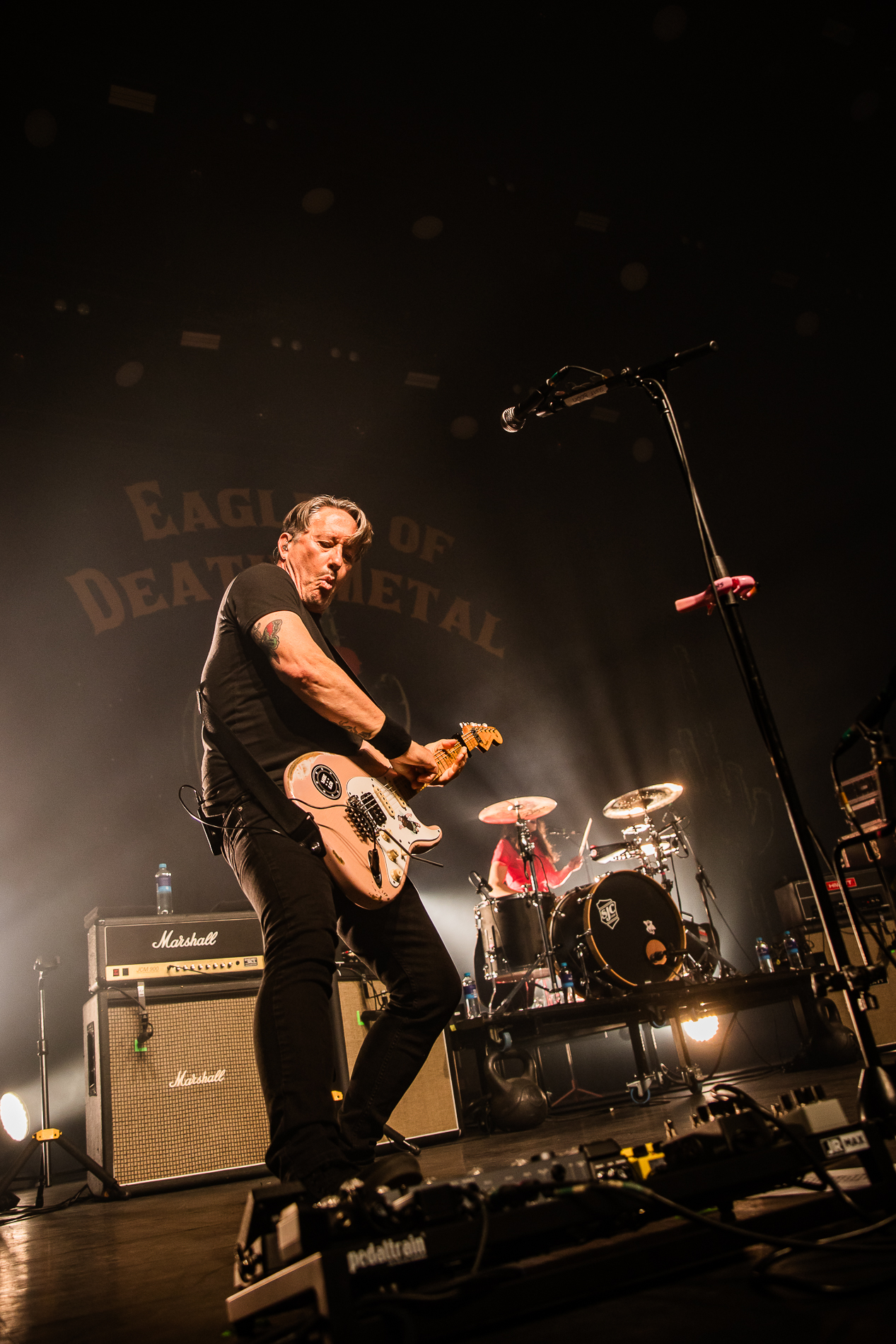 Eagles Of Death Metal @ 013, picture 20, photographed by Jürgen Bruynooghe - FrontView Magazine