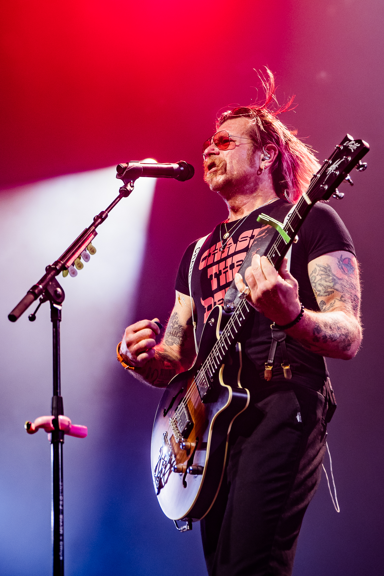 Eagles Of Death Metal @ 013, picture 24, photographed by Jürgen Bruynooghe - FrontView Magazine
