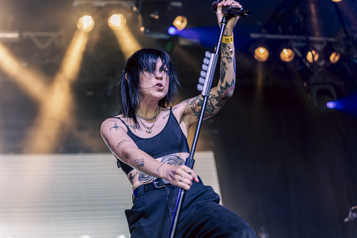 Hot Milk @ Jera On Air, picture 14, photographed by Peter Smet - FrontView Magazine