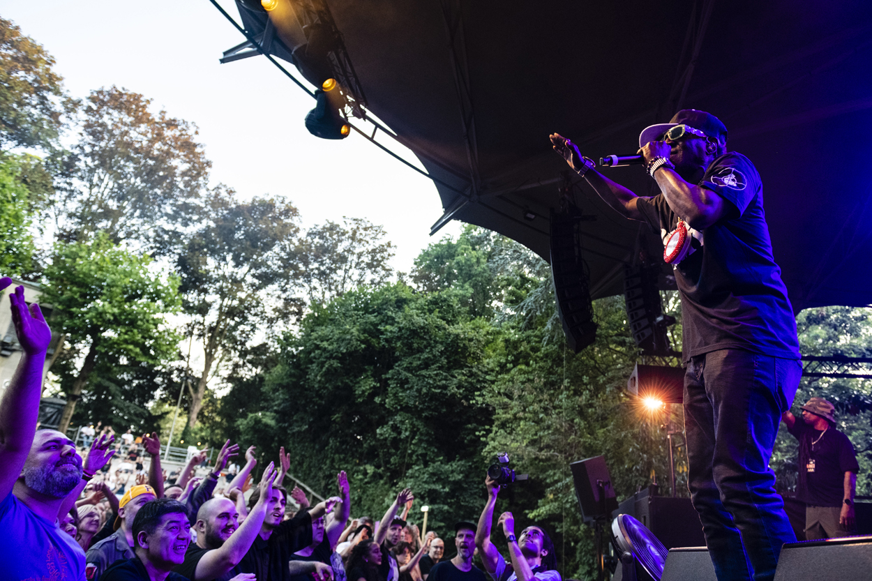 Public Enemy @ OLT Rivierenhof, picture 11, photographed by Sandra Van Watermeulen - FrontView Magazine