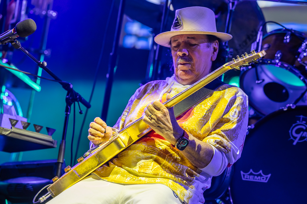Santana @ Sportpaleis, picture 7, photographed by Marc Verdonck - FrontView Magazine