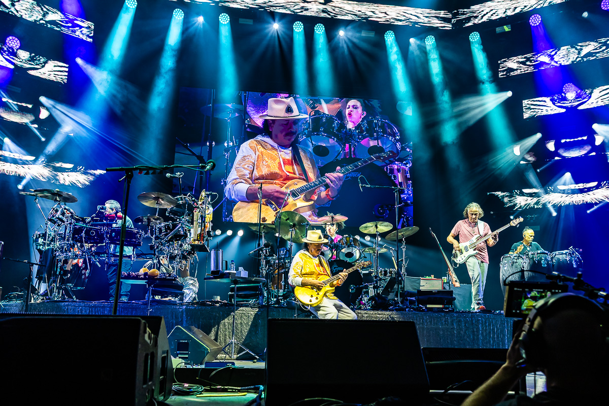 Santana @ Sportpaleis, picture 9, photographed by Marc Verdonck - FrontView Magazine