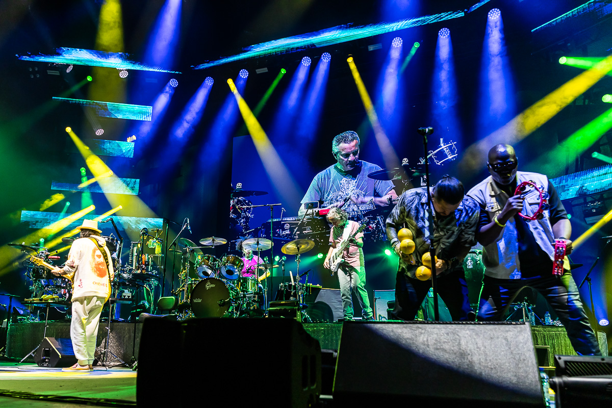 Santana @ Sportpaleis, picture 12, photographed by Marc Verdonck - FrontView Magazine