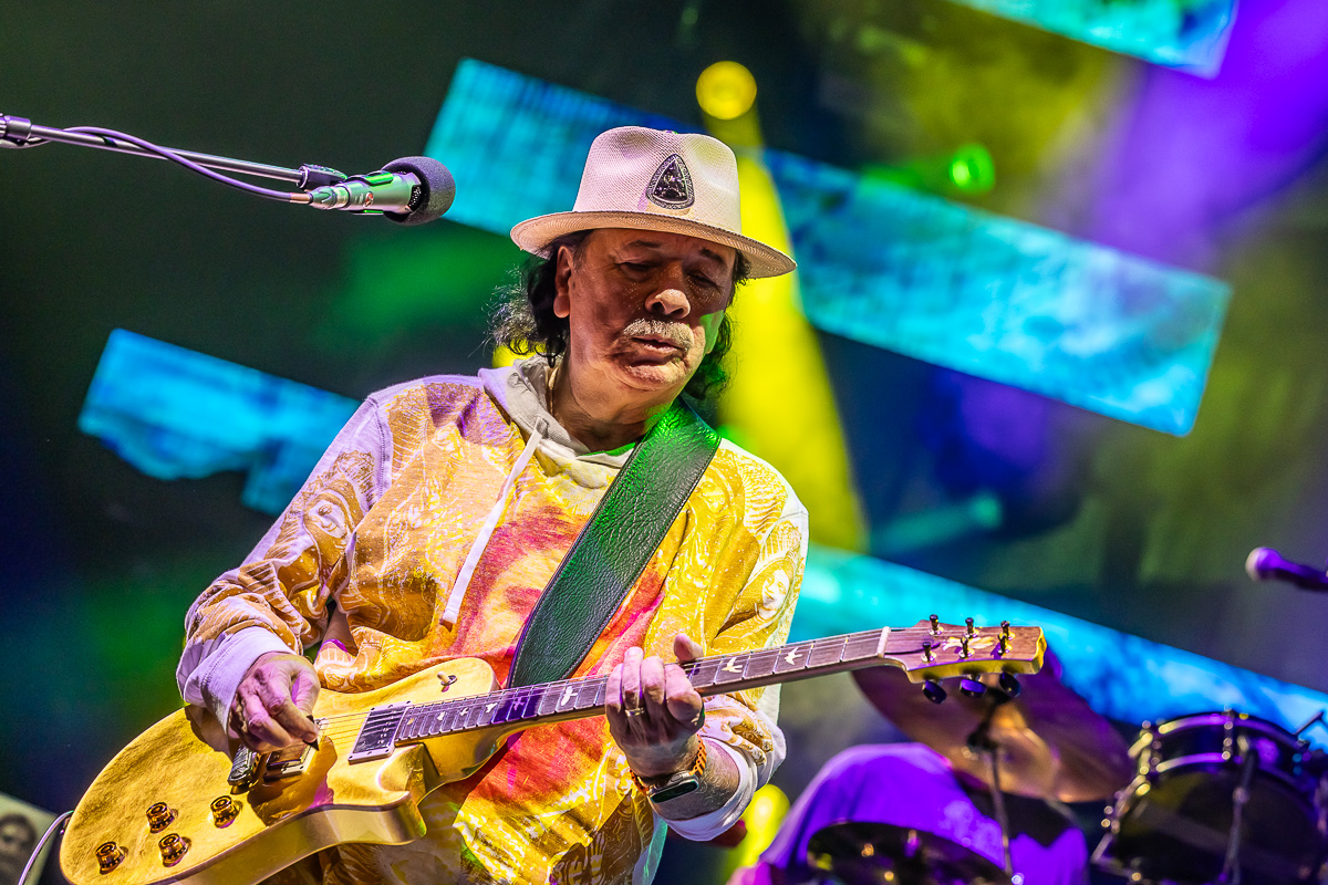 Santana @ Sportpaleis, picture 20, photographed by Marc Verdonck - FrontView Magazine