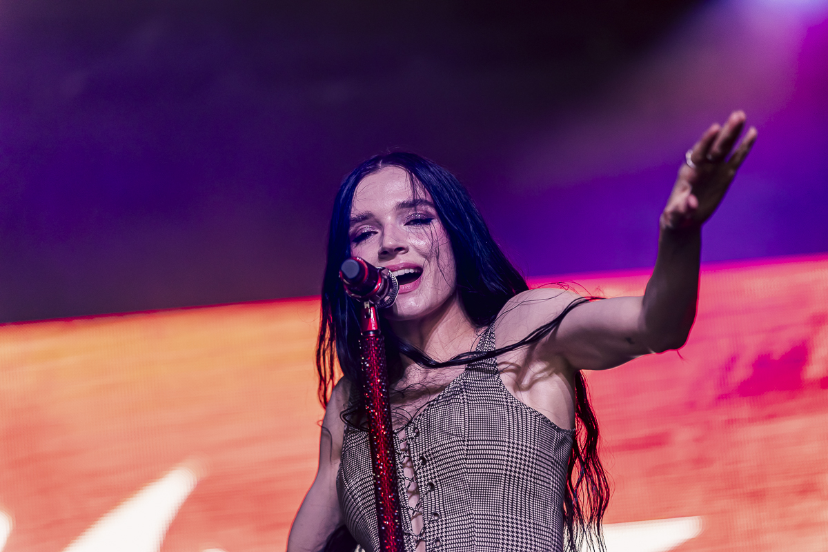 Poppy @ Jera On Air, picture 8, photographed by Peter Smet - FrontView Magazine