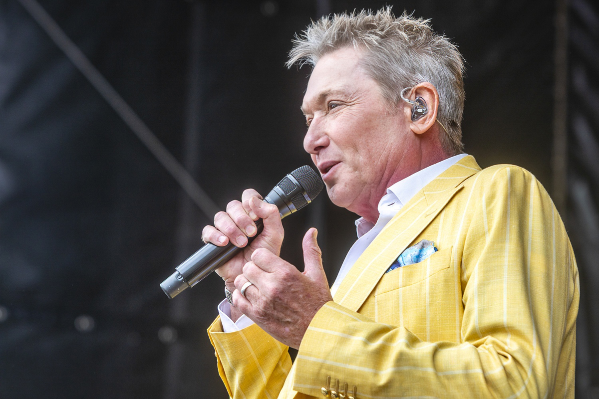 Bart Kaëll @ Adriaen Brouwer Bierfeesten, picture 16, photographed by Edwin Houdevelt - FrontView Magazine