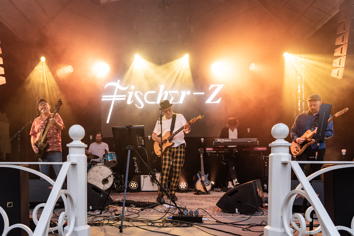 Fischer-Z @ De Casino, picture 6, photographed by Bart Janssens - FrontView Magazine