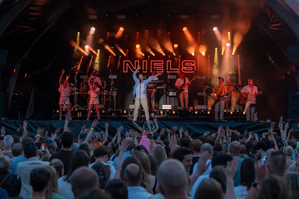 Niels Destadsbader @ Genk On Stage, foto 16, foto's door Anoek Houben - FrontView Magazine