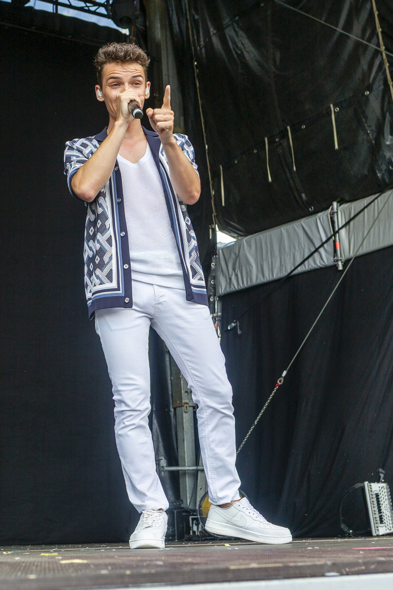 Thomas Julian @ Adriaen Brouwer Bierfeesten, picture 3, photographed by Edwin Houdevelt - FrontView Magazine
