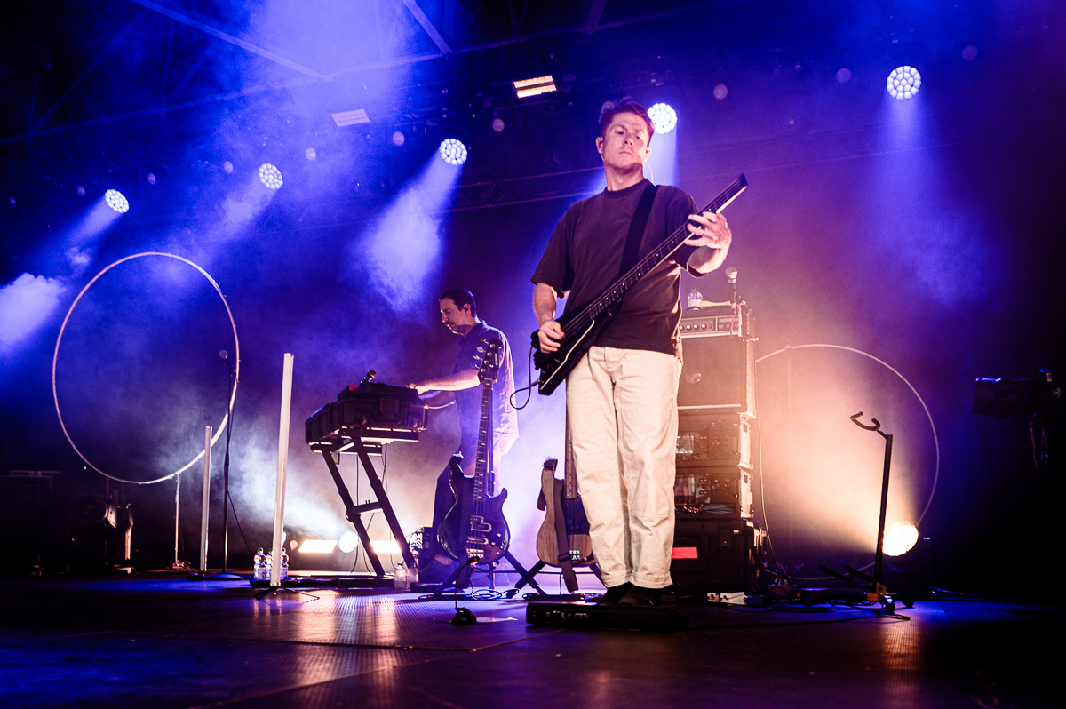 Future Islands @ OLT Rivierenhof, foto 3, foto's door Bjorn Hoeterickx - FrontView Magazine