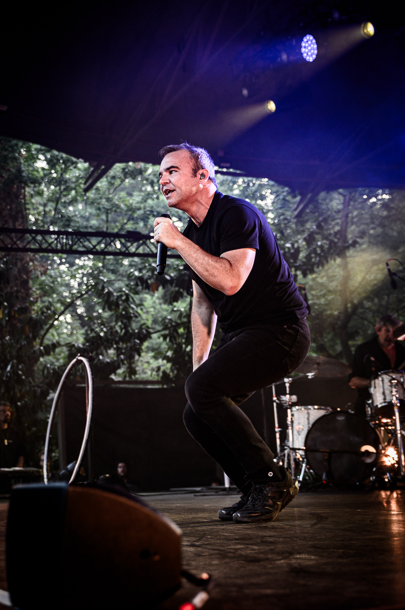 Future Islands @ OLT Rivierenhof, foto 4, foto's door Bjorn Hoeterickx - FrontView Magazine