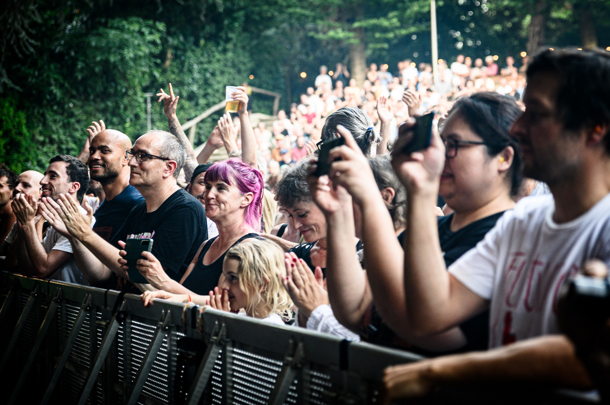 Future Islands @ OLT Rivierenhof, foto 8, foto's door Bjorn Hoeterickx - FrontView Magazine