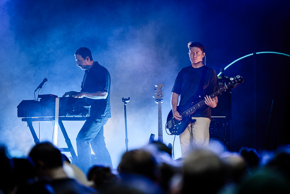 Future Islands @ OLT Rivierenhof, foto 16, foto's door Bjorn Hoeterickx - FrontView Magazine