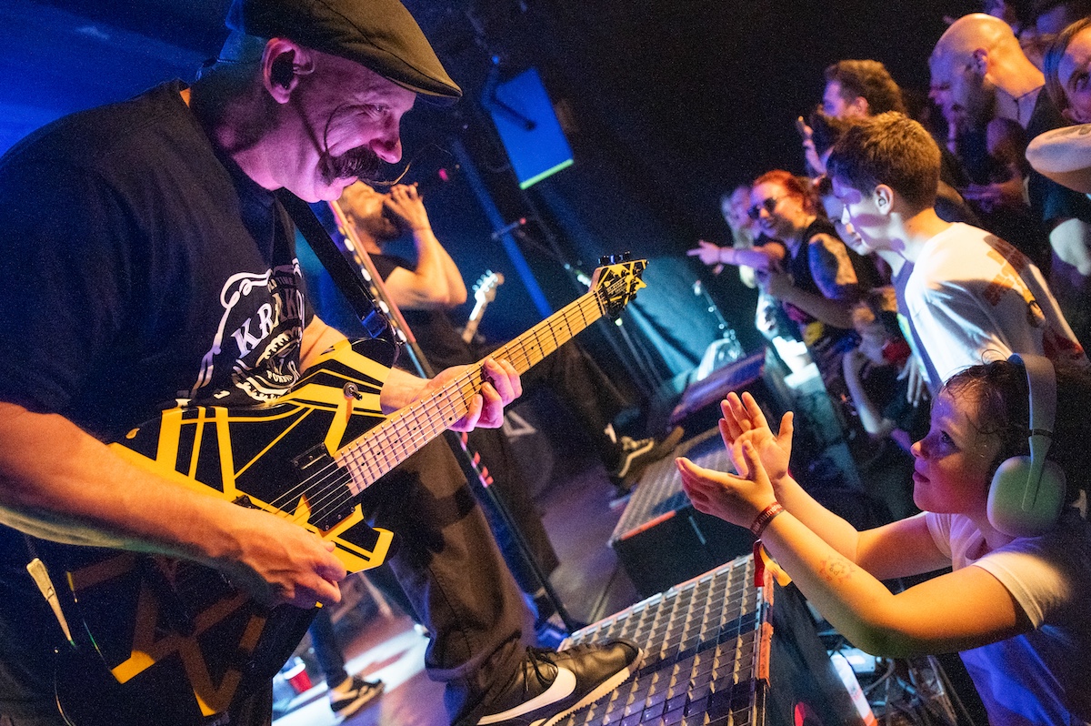 Zebrahead @ Club AFF, picture 28, photographed by Anoek Houben - FrontView Magazine