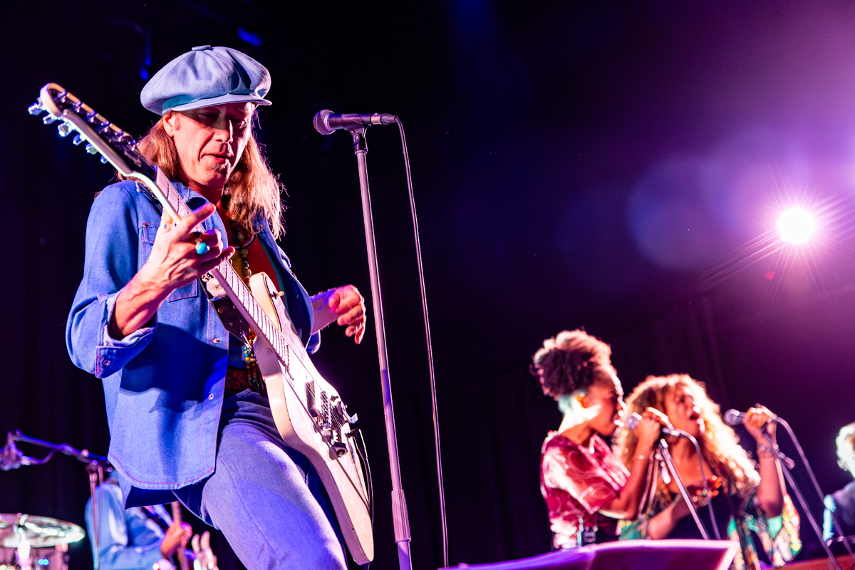 Stef Kamil Carlens & The Gates of Eden @ Gent Jazz, picture 2, photographed by Dorien Goetschalckx - FrontView Magazine