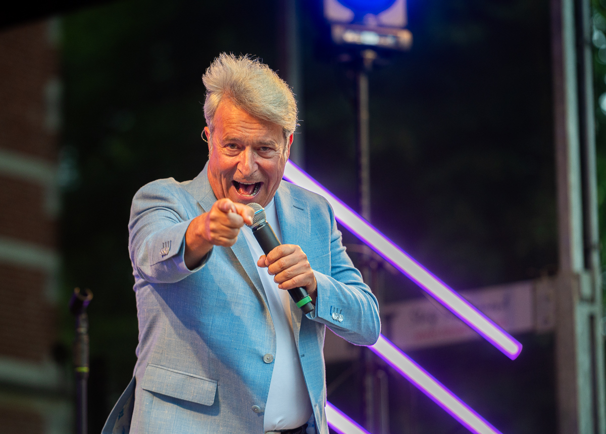 Garry Hagger @ Vlaanderen zingt Stabroek, picture 4, photographed by Dimitri Vanlommel - FrontView Magazine