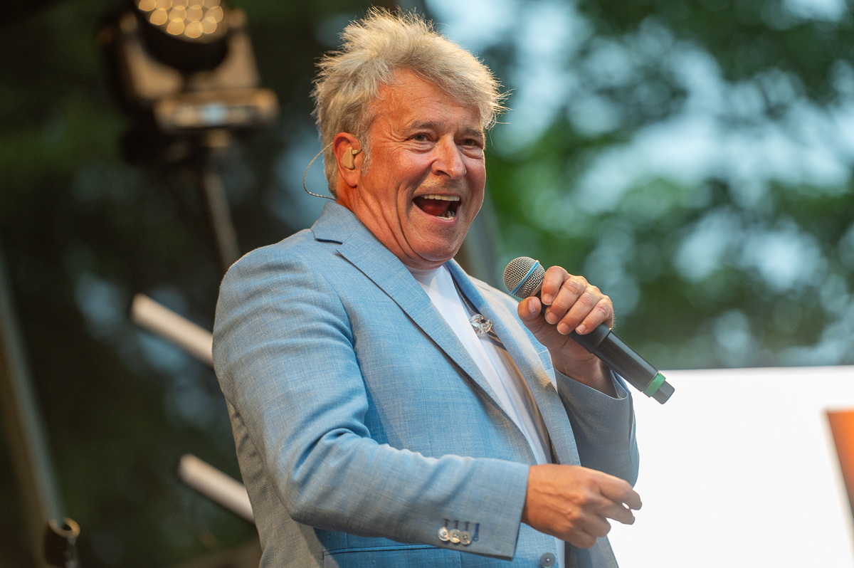 Garry Hagger @ Vlaanderen zingt Stabroek, picture 15, photographed by Dimitri Vanlommel - FrontView Magazine
