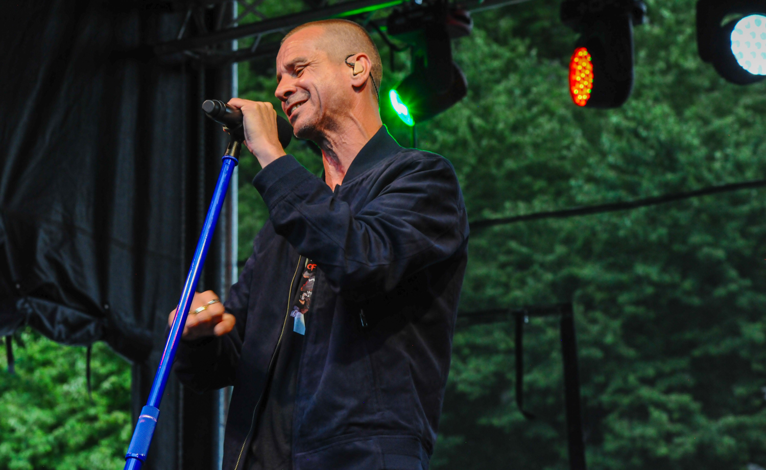 Sam Gooris @ Vlaanderen Zingt Deurne, picture 1, photographed by Peter Minnebo - FrontView Magazine